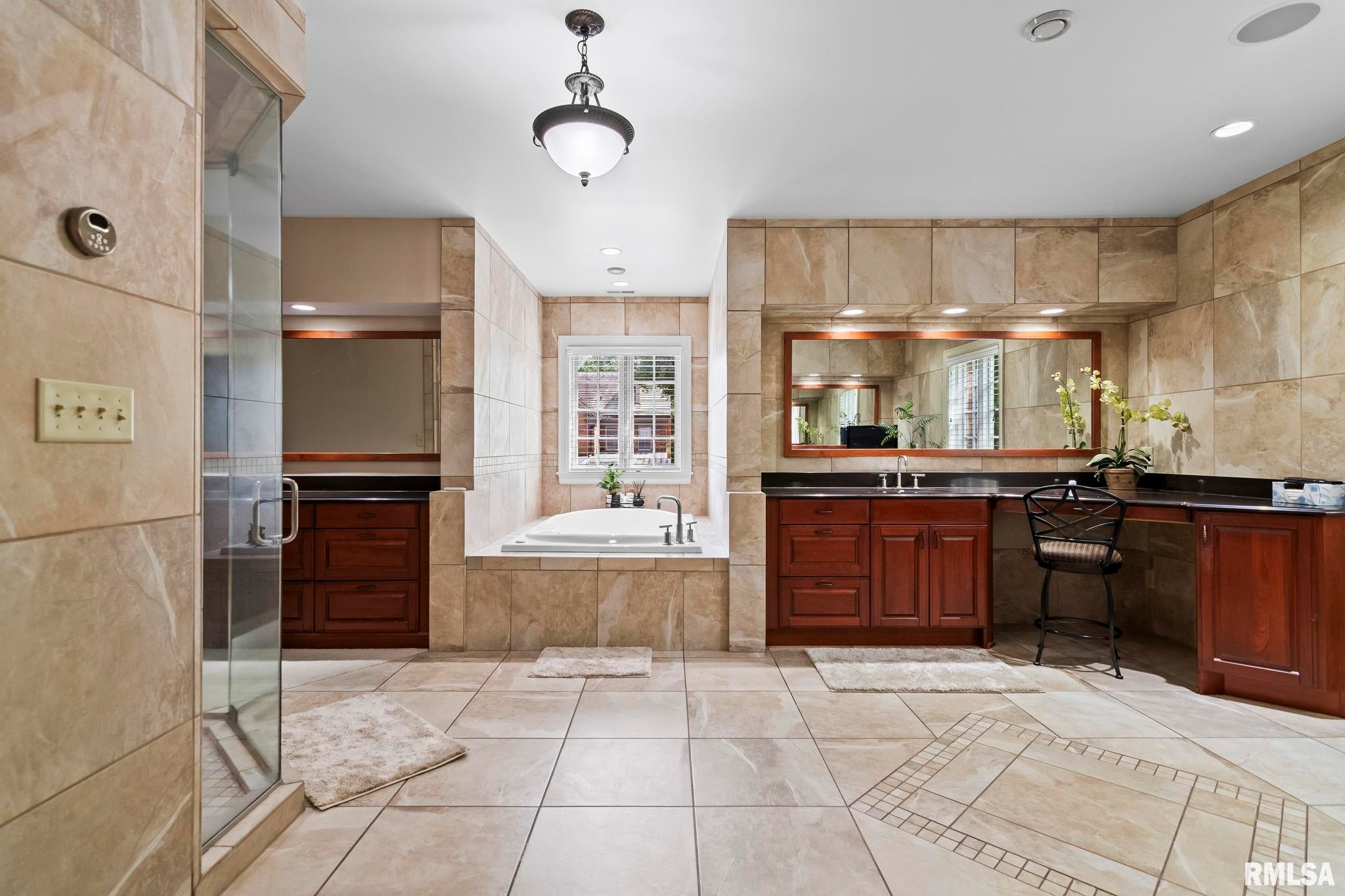 Springfield, Illinois, 62704, United States, 6 Bedrooms Bedrooms, ,7 BathroomsBathrooms,Residential,Active,1820370