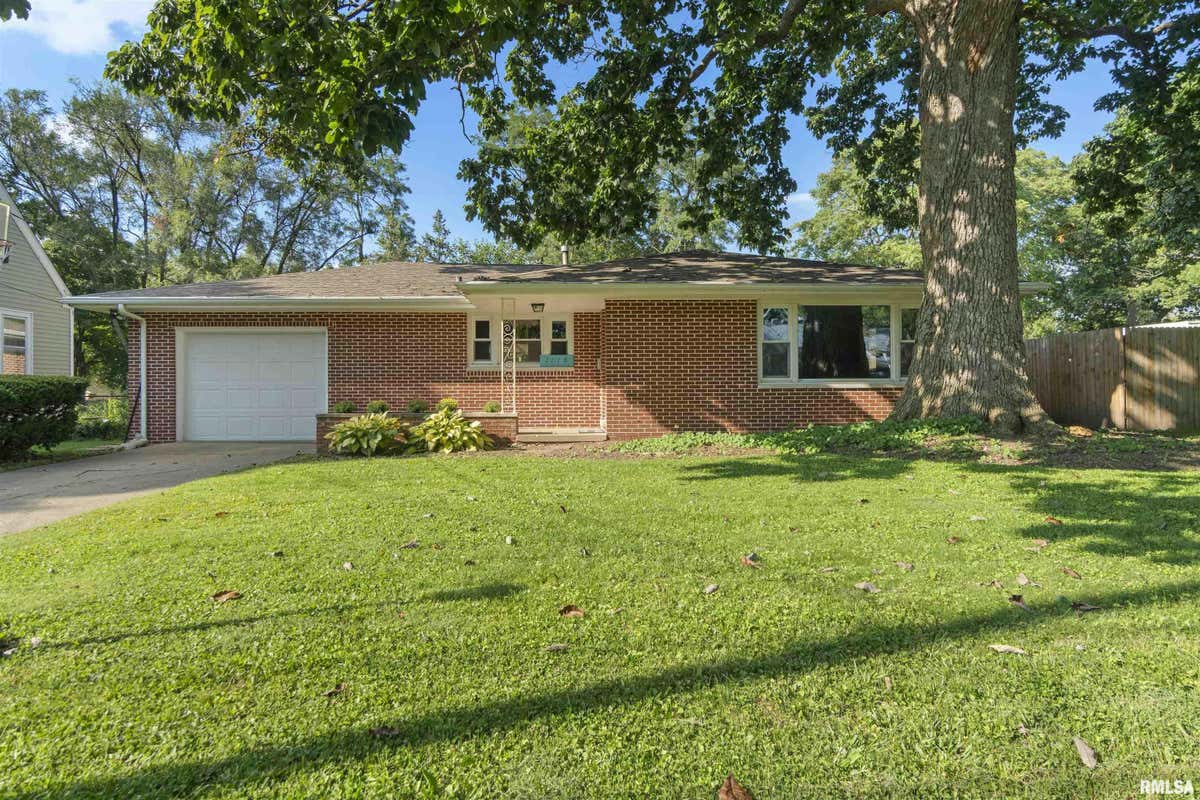 1119 E MELBOURNE AVE, PEORIA, IL 61603, photo 1 of 47