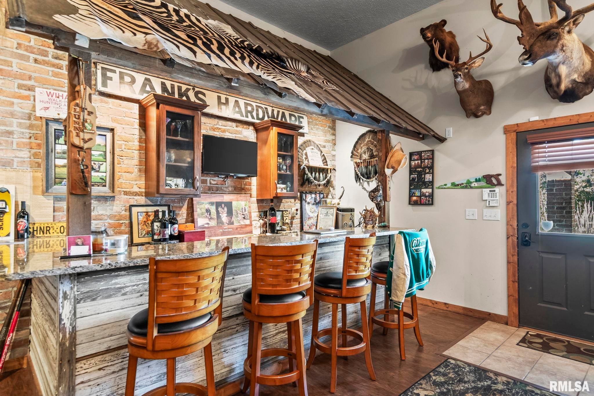 Athens, Illinois, 62613, United States, 5 Bedrooms Bedrooms, ,7 BathroomsBathrooms,Residential,Active,1898238