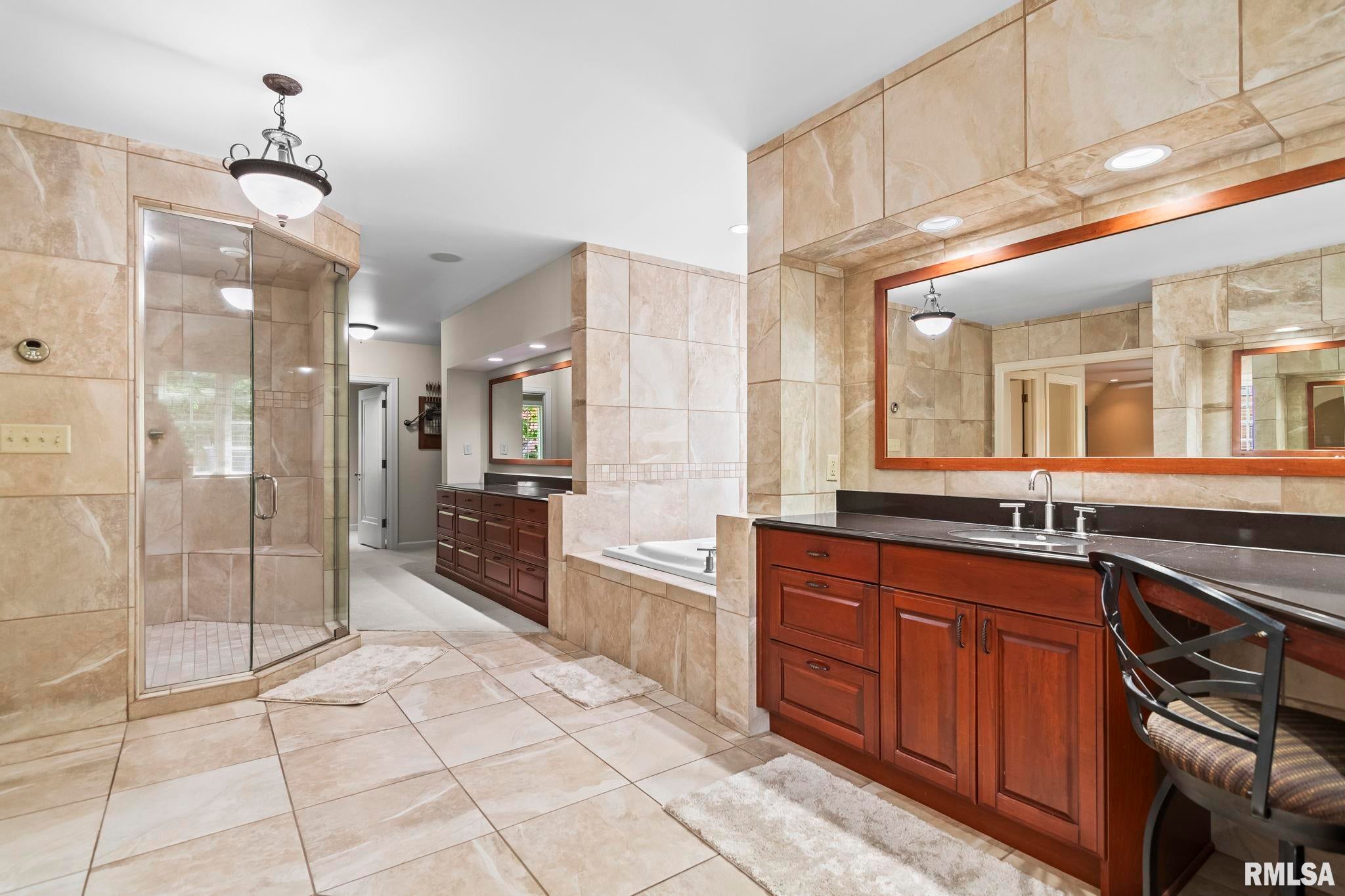 Springfield, Illinois, 62704, United States, 6 Bedrooms Bedrooms, ,7 BathroomsBathrooms,Residential,Active,1820370