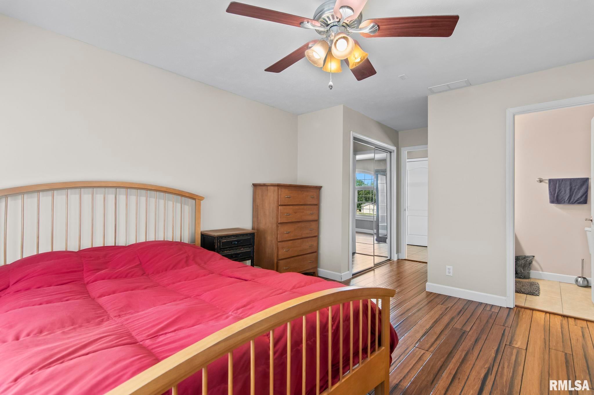 Athens, Illinois, 62613, United States, 5 Bedrooms Bedrooms, ,7 BathroomsBathrooms,Residential,Active,1898238