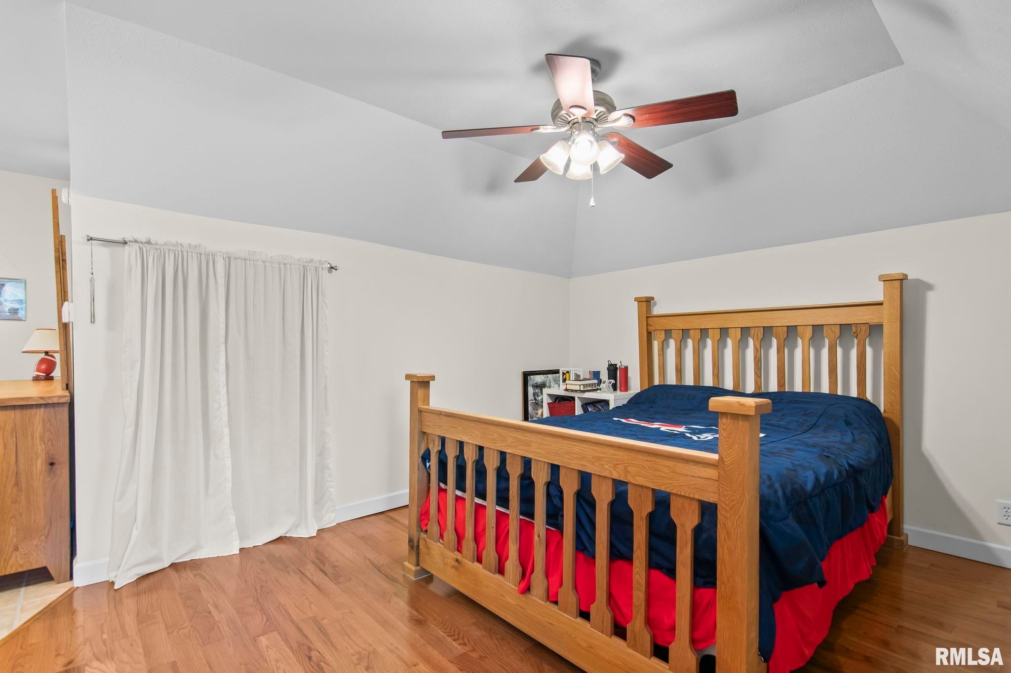 Athens, Illinois, 62613, United States, 5 Bedrooms Bedrooms, ,7 BathroomsBathrooms,Residential,Active,1898238