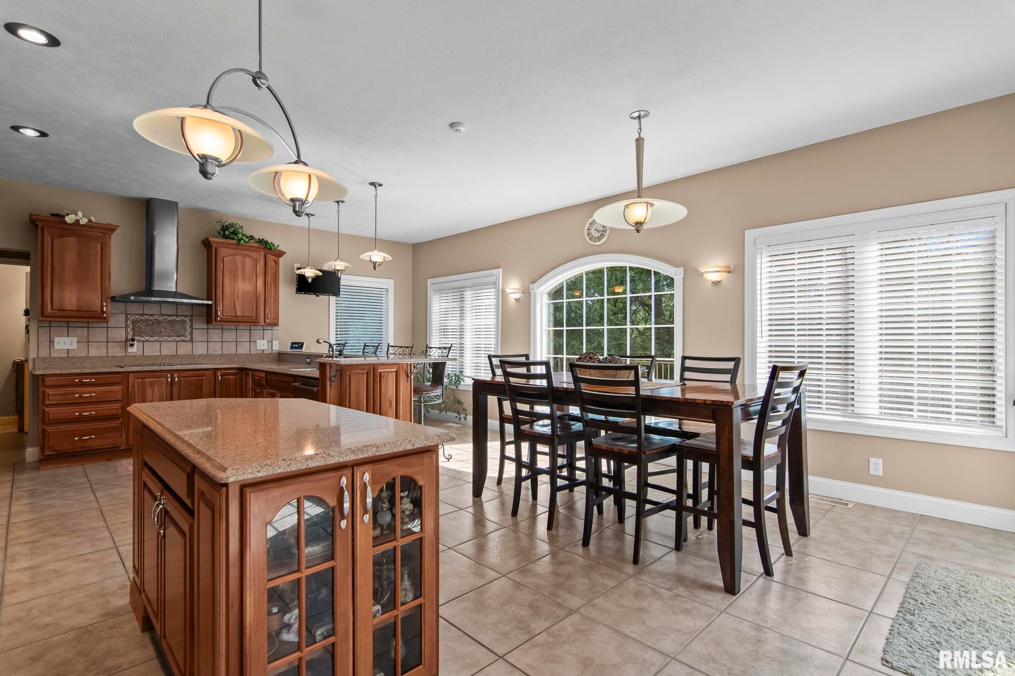 Athens, Illinois, 62613, United States, 5 Bedrooms Bedrooms, ,7 BathroomsBathrooms,Residential,Active,1898238