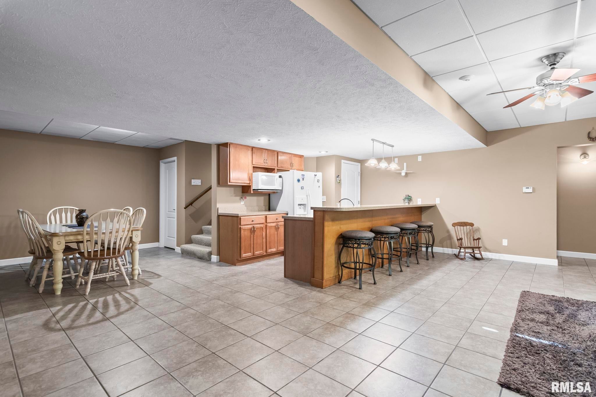 Athens, Illinois, 62613, United States, 5 Bedrooms Bedrooms, ,7 BathroomsBathrooms,Residential,Active,1898238