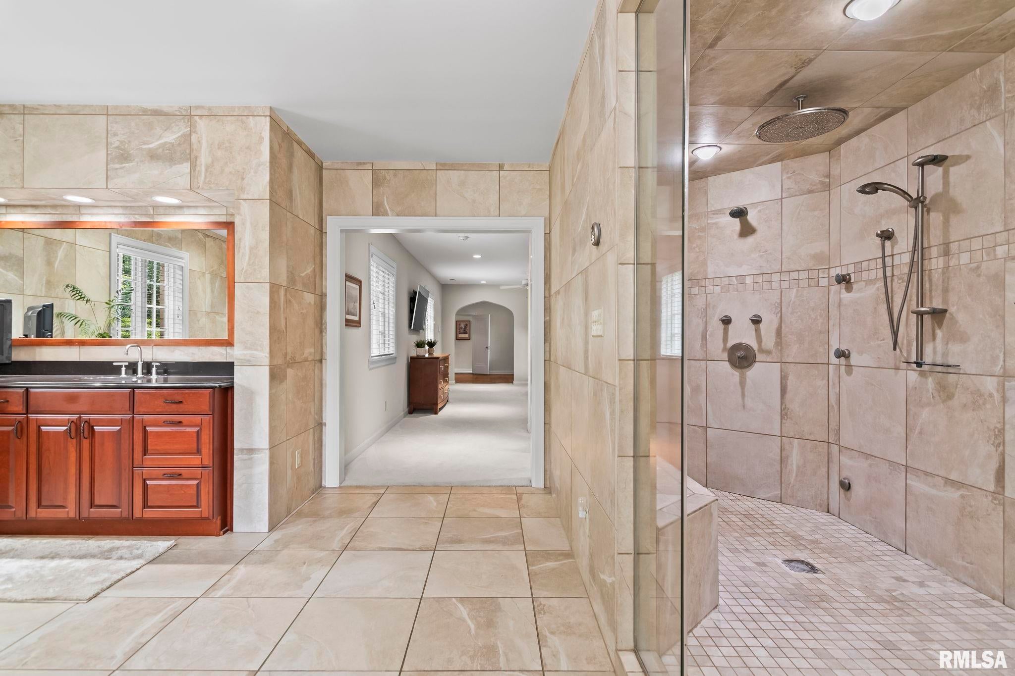 Springfield, Illinois, 62704, United States, 6 Bedrooms Bedrooms, ,7 BathroomsBathrooms,Residential,Active,1820370
