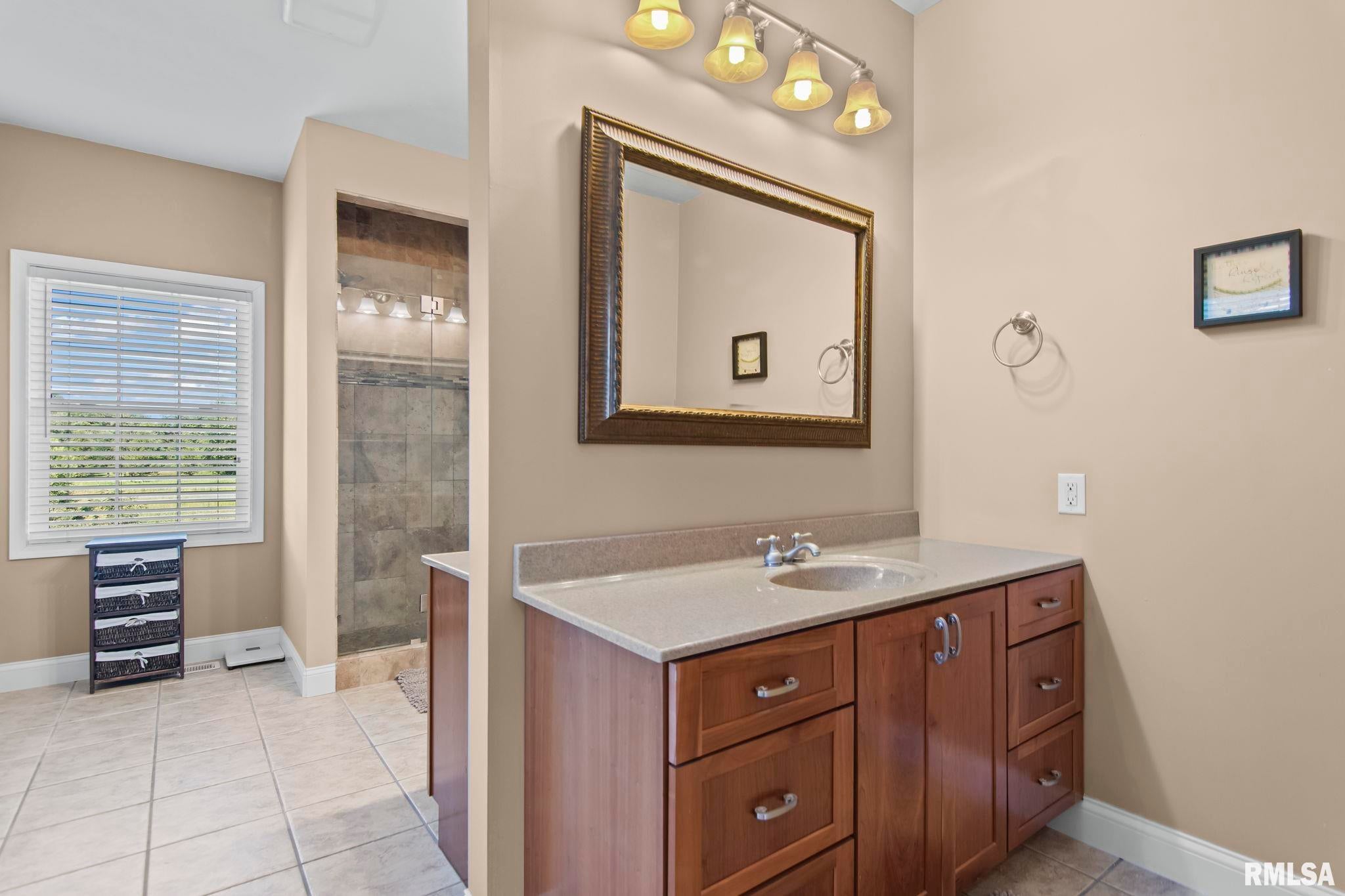 Athens, Illinois, 62613, United States, 5 Bedrooms Bedrooms, ,7 BathroomsBathrooms,Residential,Active,1898238