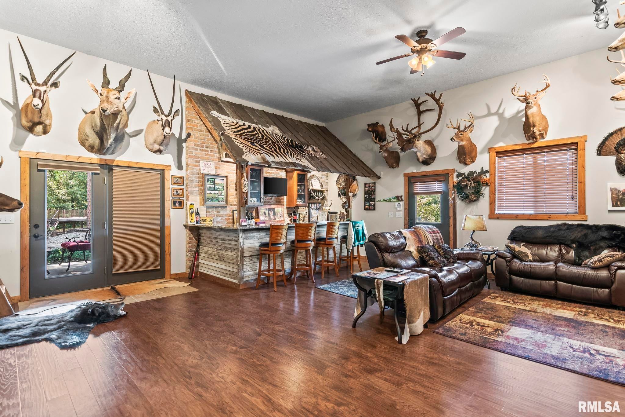 Athens, Illinois, 62613, United States, 5 Bedrooms Bedrooms, ,7 BathroomsBathrooms,Residential,Active,1898238