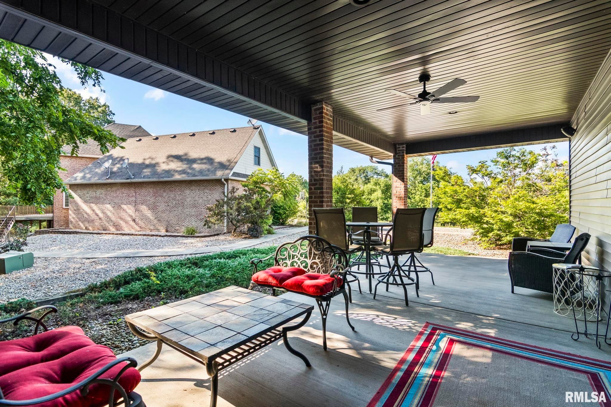 Athens, Illinois, 62613, United States, 5 Bedrooms Bedrooms, ,7 BathroomsBathrooms,Residential,Active,1898238