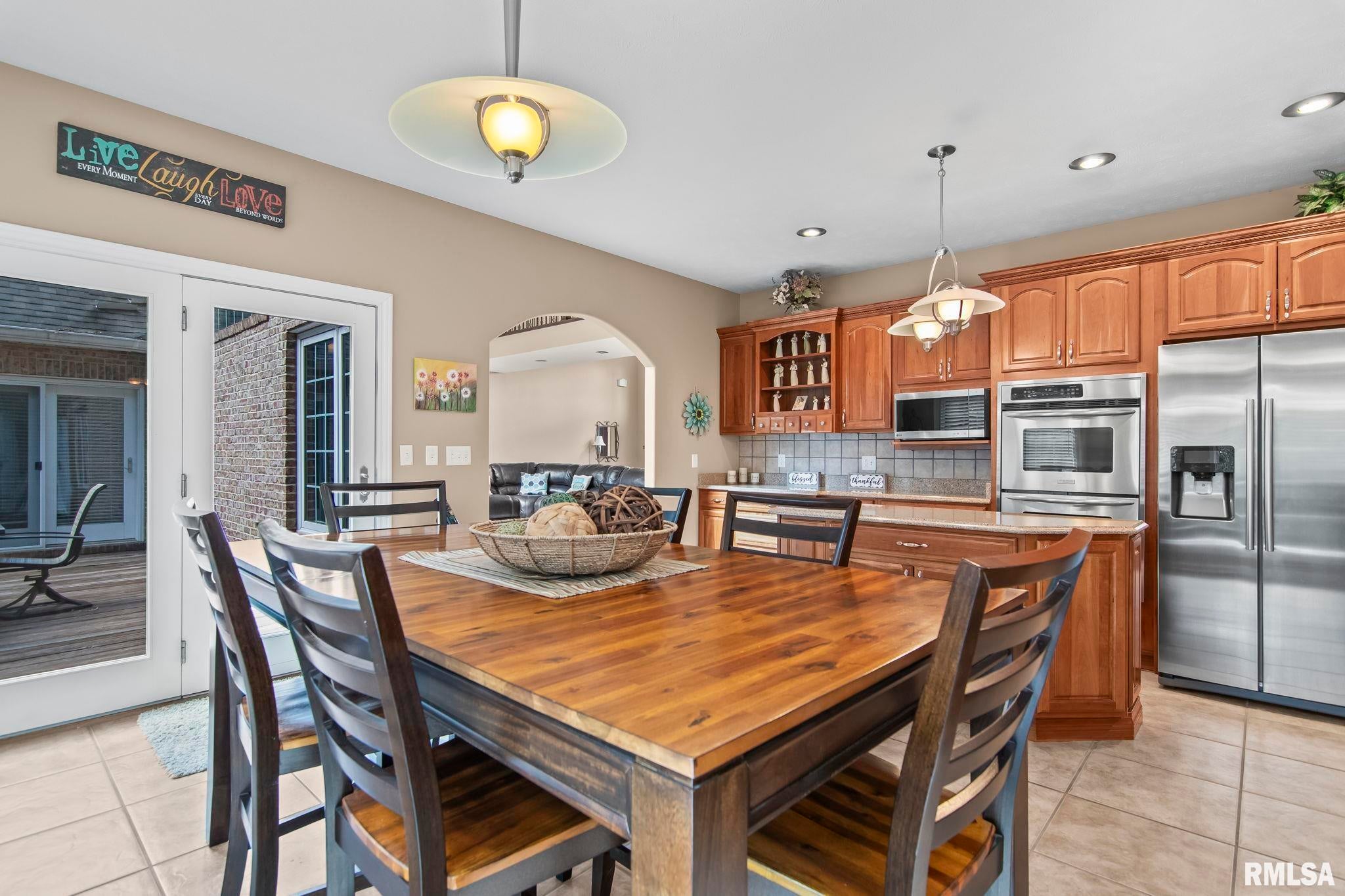 Athens, Illinois, 62613, United States, 5 Bedrooms Bedrooms, ,7 BathroomsBathrooms,Residential,Active,1898238