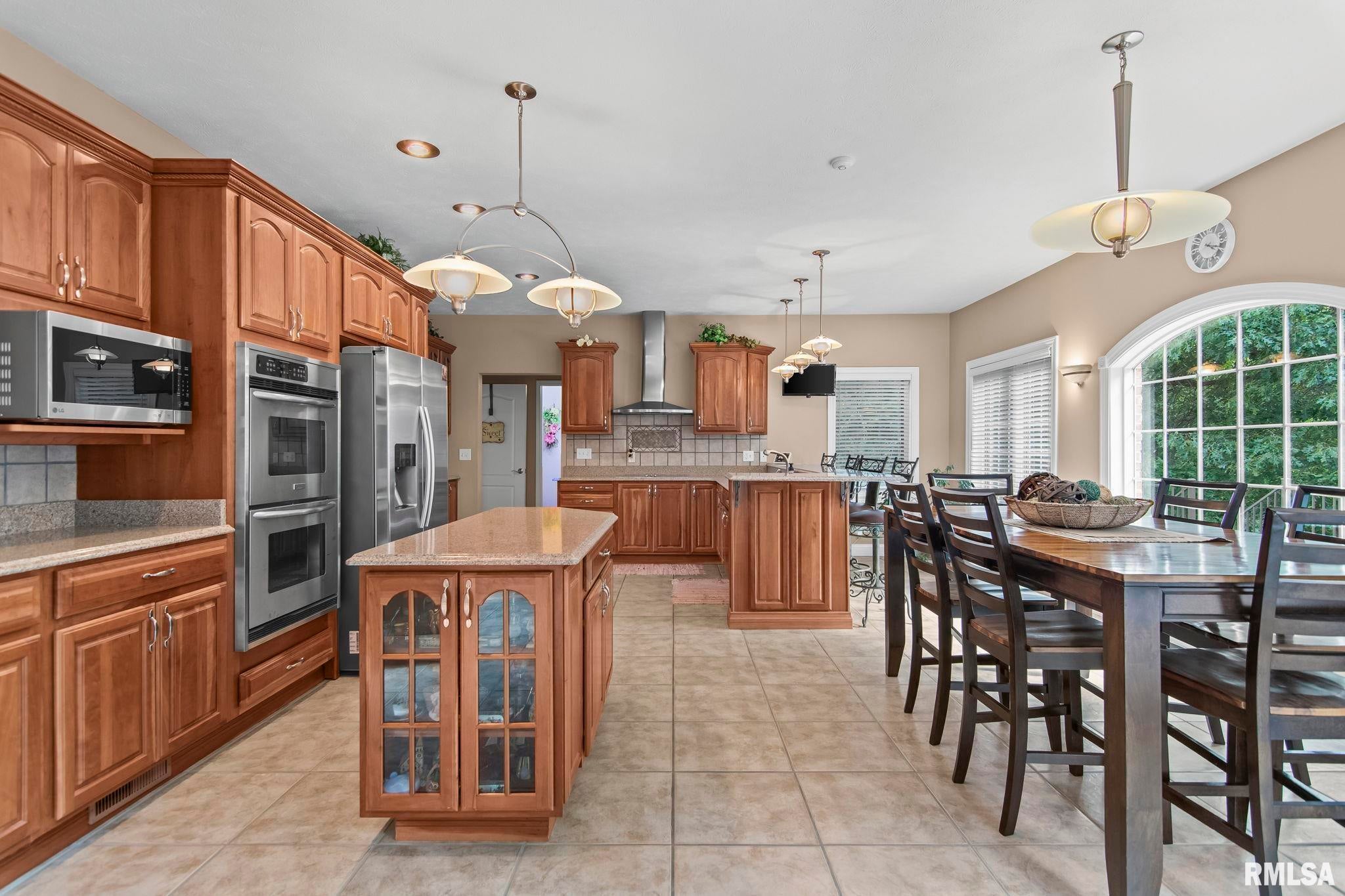 Athens, Illinois, 62613, United States, 5 Bedrooms Bedrooms, ,7 BathroomsBathrooms,Residential,Active,1898238