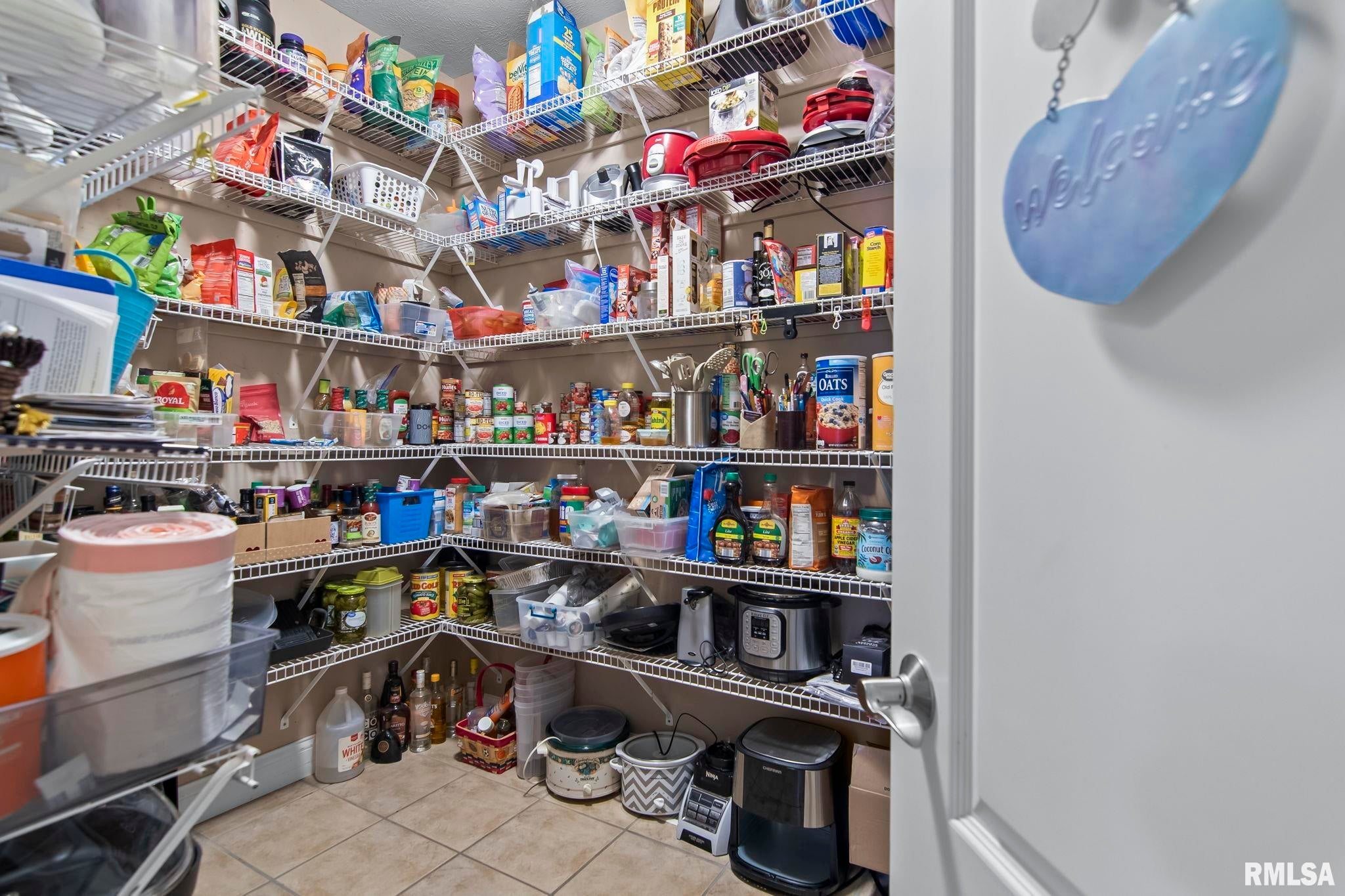 Athens, Illinois, 62613, United States, 5 Bedrooms Bedrooms, ,7 BathroomsBathrooms,Residential,Active,1898238