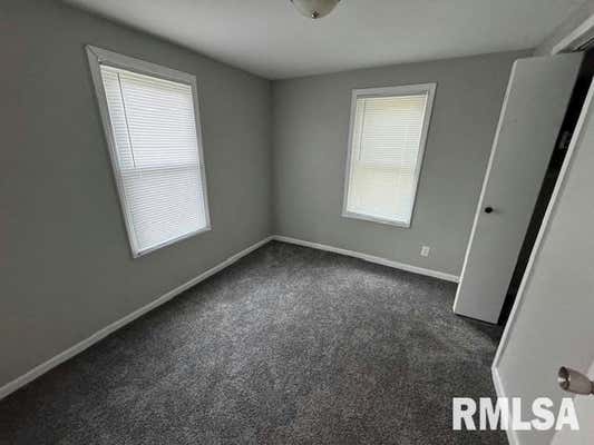 6812 33RD ST, MOLINE, IL 61265, photo 4 of 17