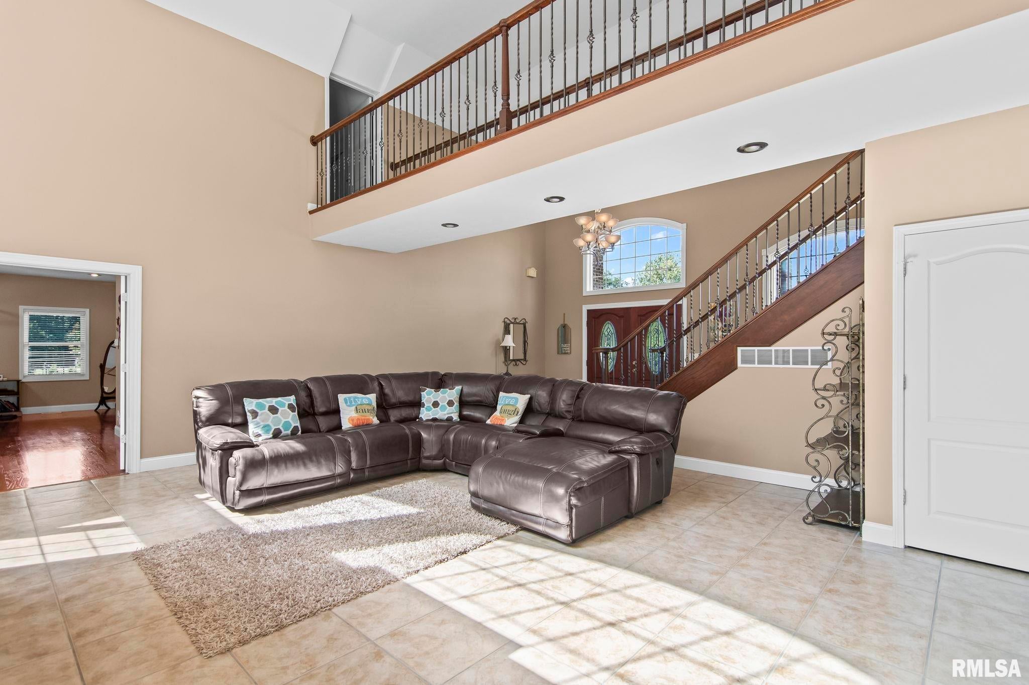 Athens, Illinois, 62613, United States, 5 Bedrooms Bedrooms, ,7 BathroomsBathrooms,Residential,Active,1898238