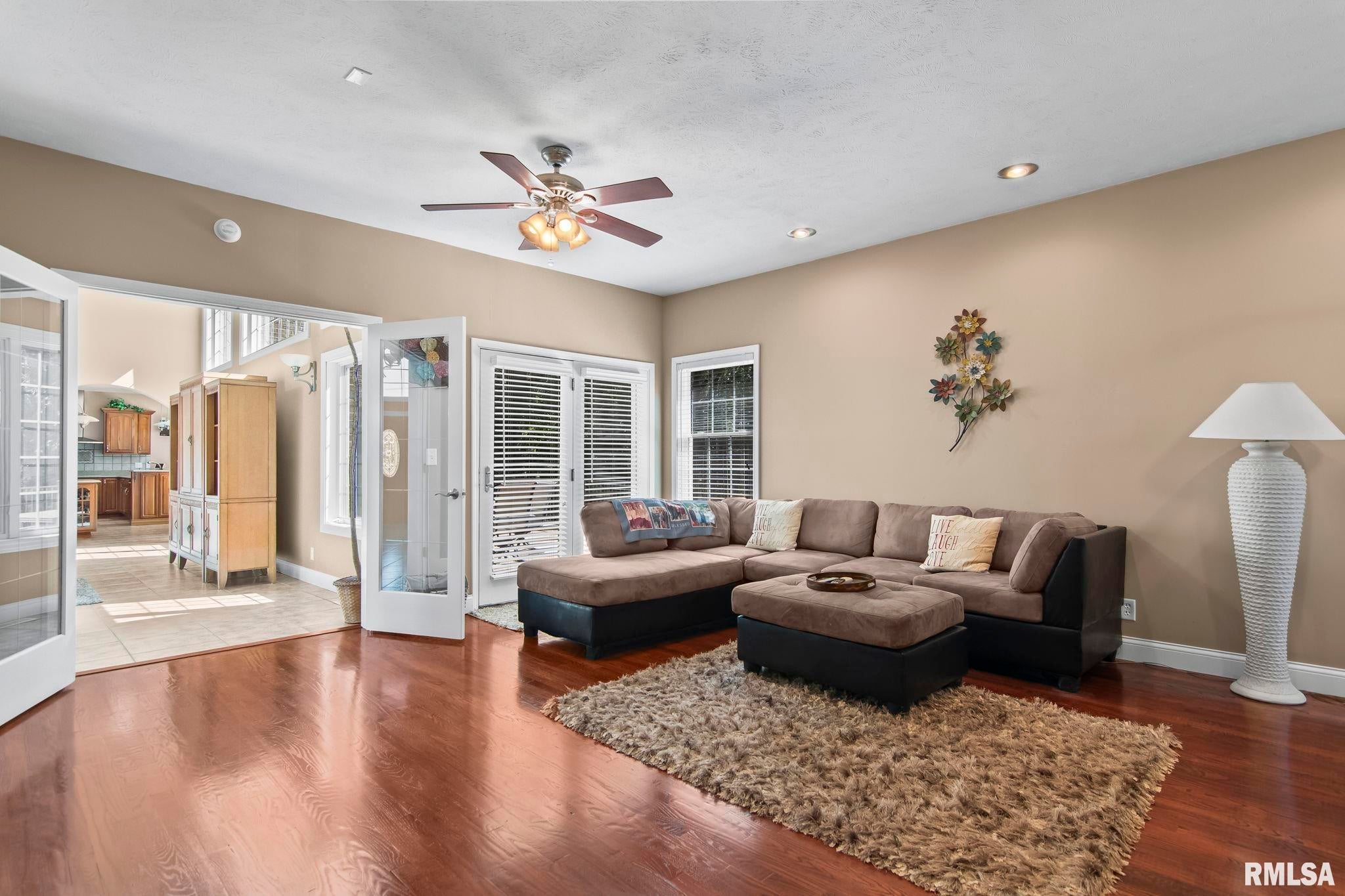 Athens, Illinois, 62613, United States, 5 Bedrooms Bedrooms, ,7 BathroomsBathrooms,Residential,Active,1898238