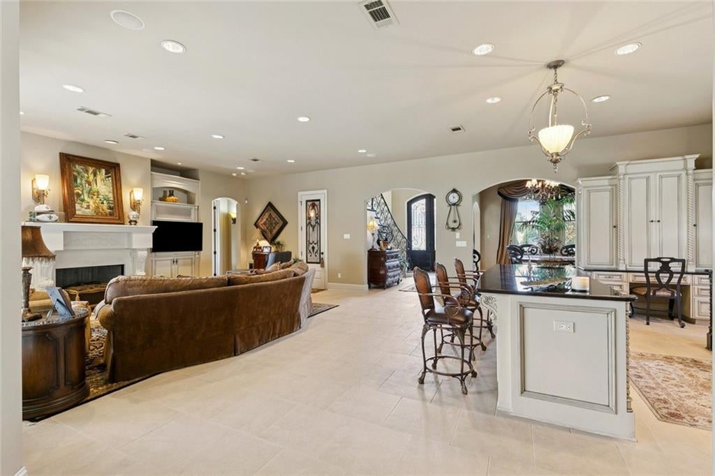 Kenner, Louisiana, 70065, United States, 3 Bedrooms Bedrooms, ,4 BathroomsBathrooms,Residential,Active,1961901