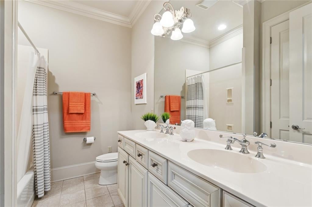 Metairie, Louisiana, 70005, United States, 4 Bedrooms Bedrooms, ,4 BathroomsBathrooms,Residential,Active,1907968