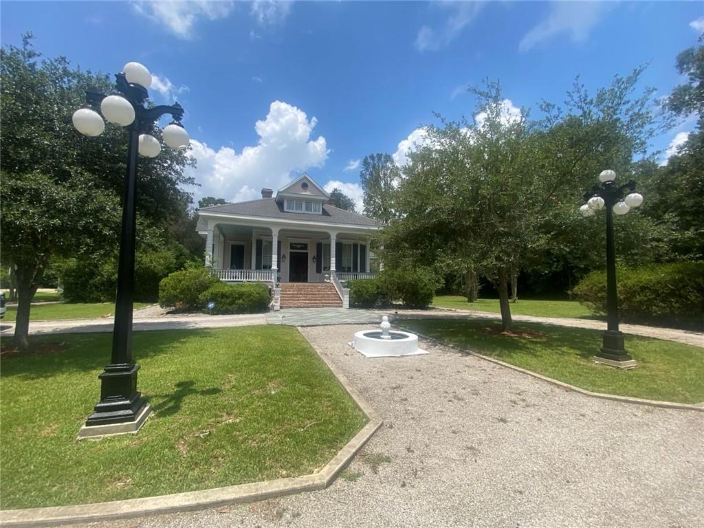 Covington, Louisiana, 70435, United States, 4 Bedrooms Bedrooms, ,5 BathroomsBathrooms,Residential,Active,1936635