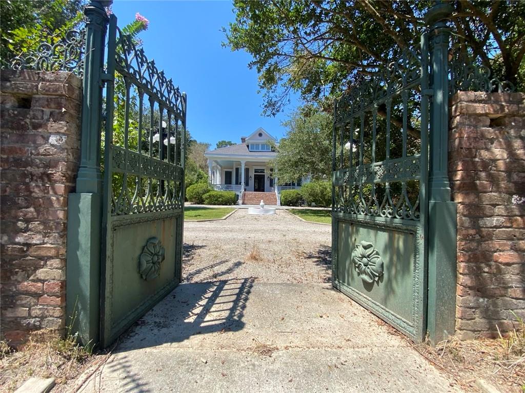 Covington, Louisiana, 70435, United States, 4 Bedrooms Bedrooms, ,5 BathroomsBathrooms,Residential,Active,1936635