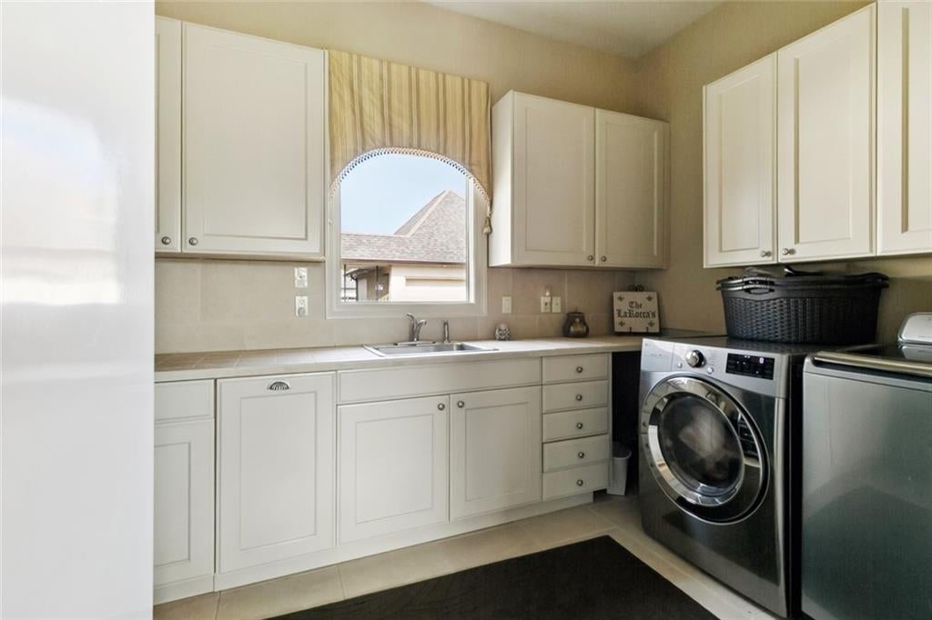 Kenner, Louisiana, 70065, United States, 3 Bedrooms Bedrooms, ,4 BathroomsBathrooms,Residential,Active,1961901