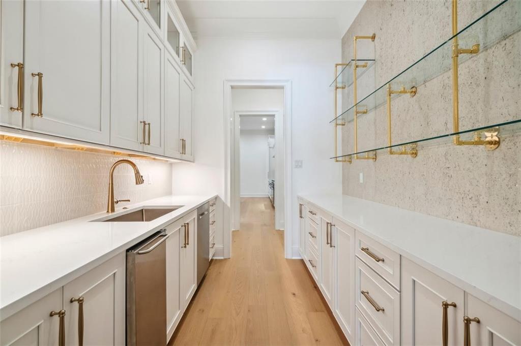 New Orleans, Louisiana, 70124, United States, 6 Bedrooms Bedrooms, ,6 BathroomsBathrooms,Residential,Active,1849202