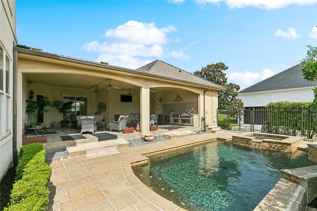 Kenner, Louisiana, 70065, United States, 3 Bedrooms Bedrooms, ,4 BathroomsBathrooms,Residential,Active,1961901