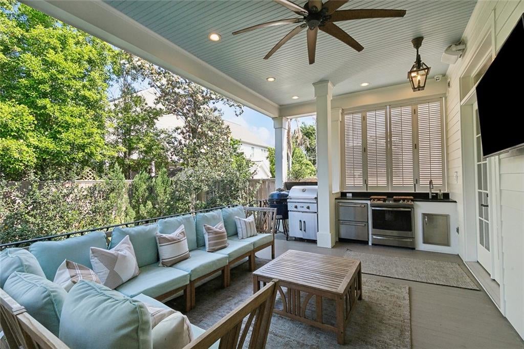 New Orleans, Louisiana, 70118, United States, 4 Bedrooms Bedrooms, ,4 BathroomsBathrooms,Residential,Active,2008307