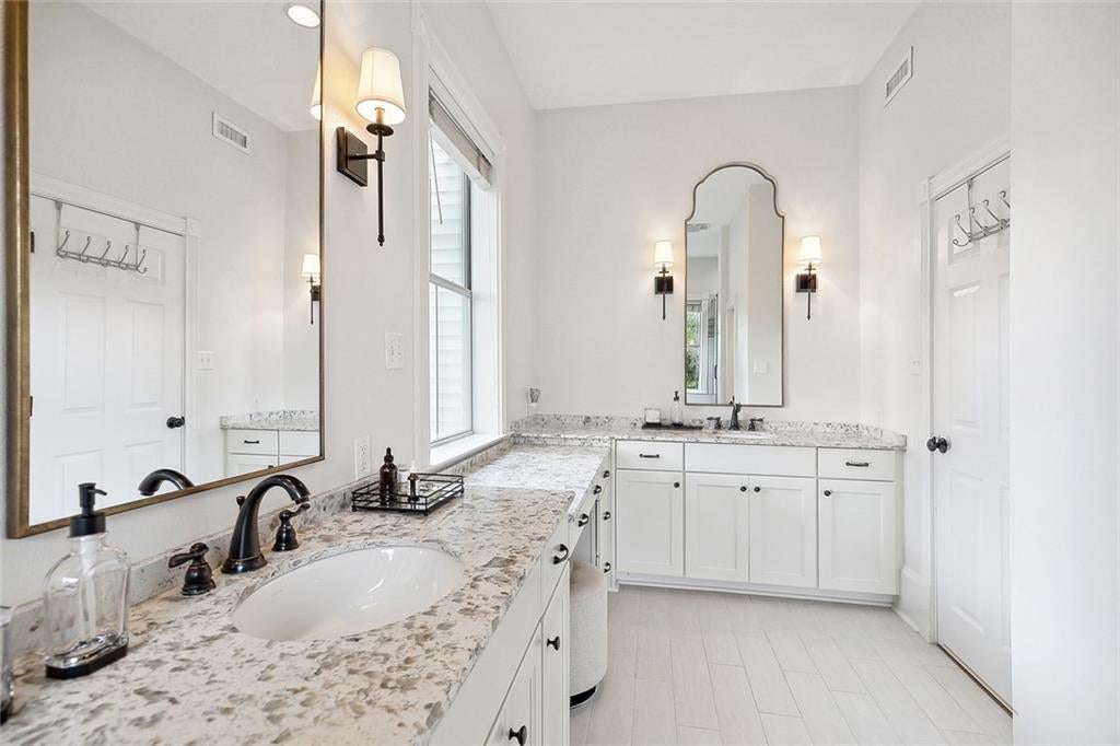 Mandeville, Louisiana, 70448, United States, 4 Bedrooms Bedrooms, ,5 BathroomsBathrooms,Residential,Active,1941106