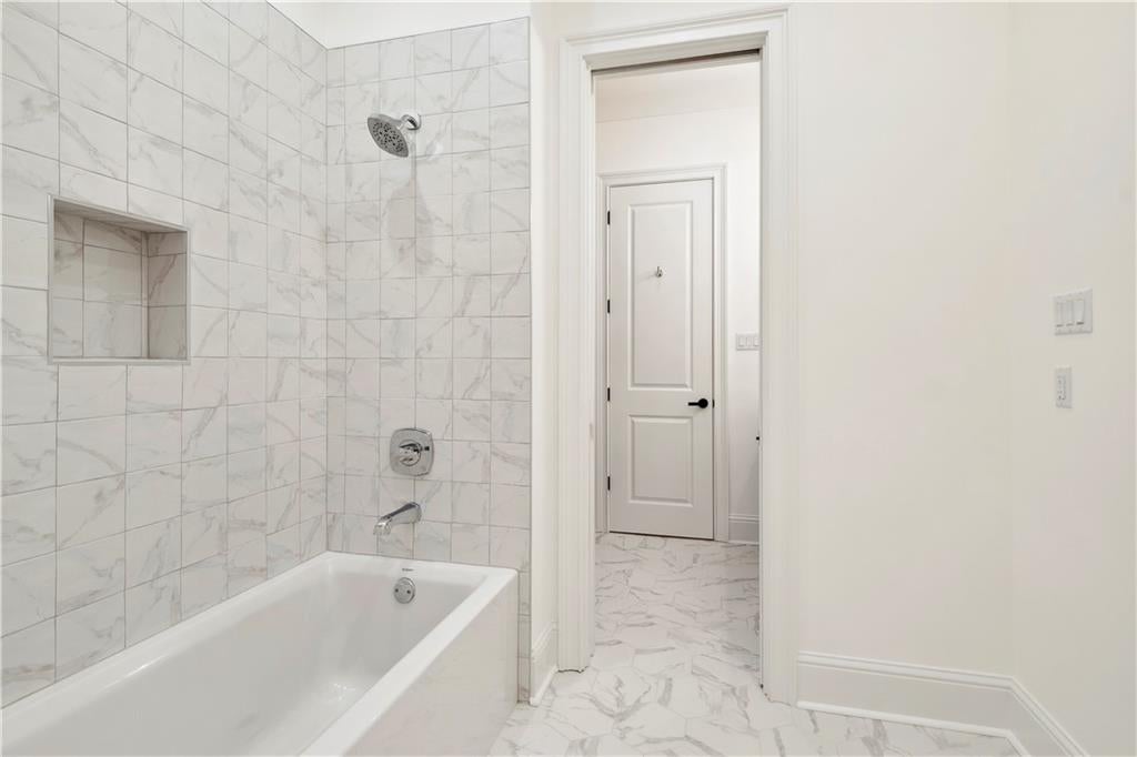 New Orleans, Louisiana, 70124, United States, 6 Bedrooms Bedrooms, ,6 BathroomsBathrooms,Residential,Active,1849202