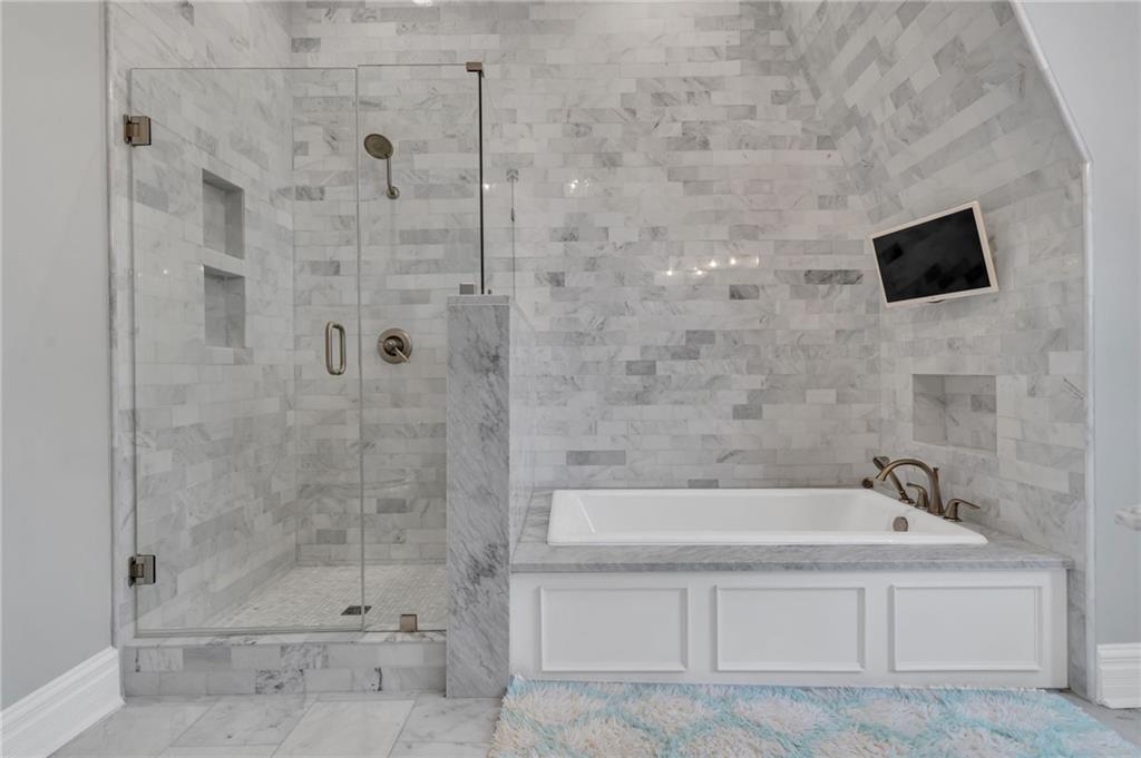 New Orleans, Louisiana, 70115, United States, 5 Bedrooms Bedrooms, ,4 BathroomsBathrooms,Residential,Active,1892595