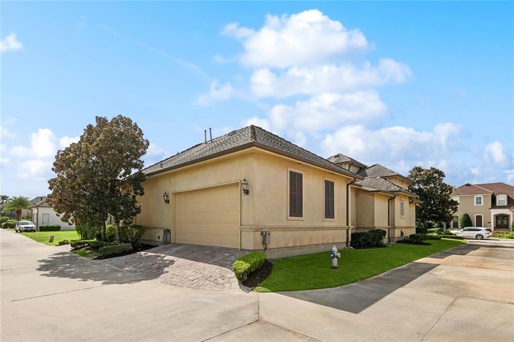 Kenner, Louisiana, 70065, United States, 3 Bedrooms Bedrooms, ,4 BathroomsBathrooms,Residential,Active,1961901