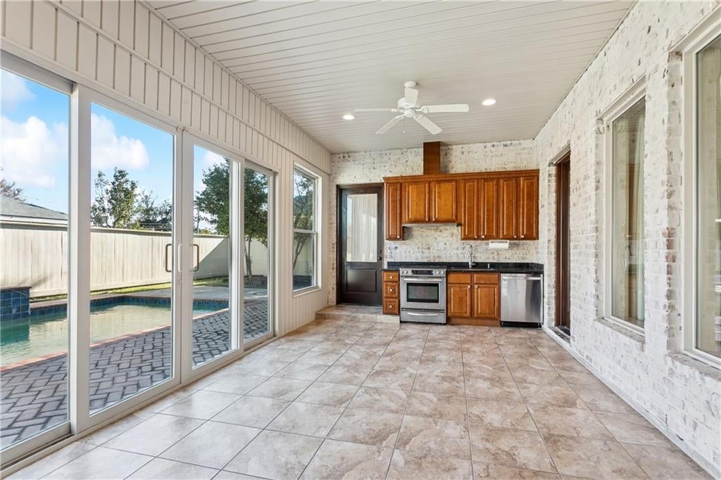 Harahan, Louisiana, 70123, United States, 4 Bedrooms Bedrooms, ,4 BathroomsBathrooms,Residential,Active,2007031