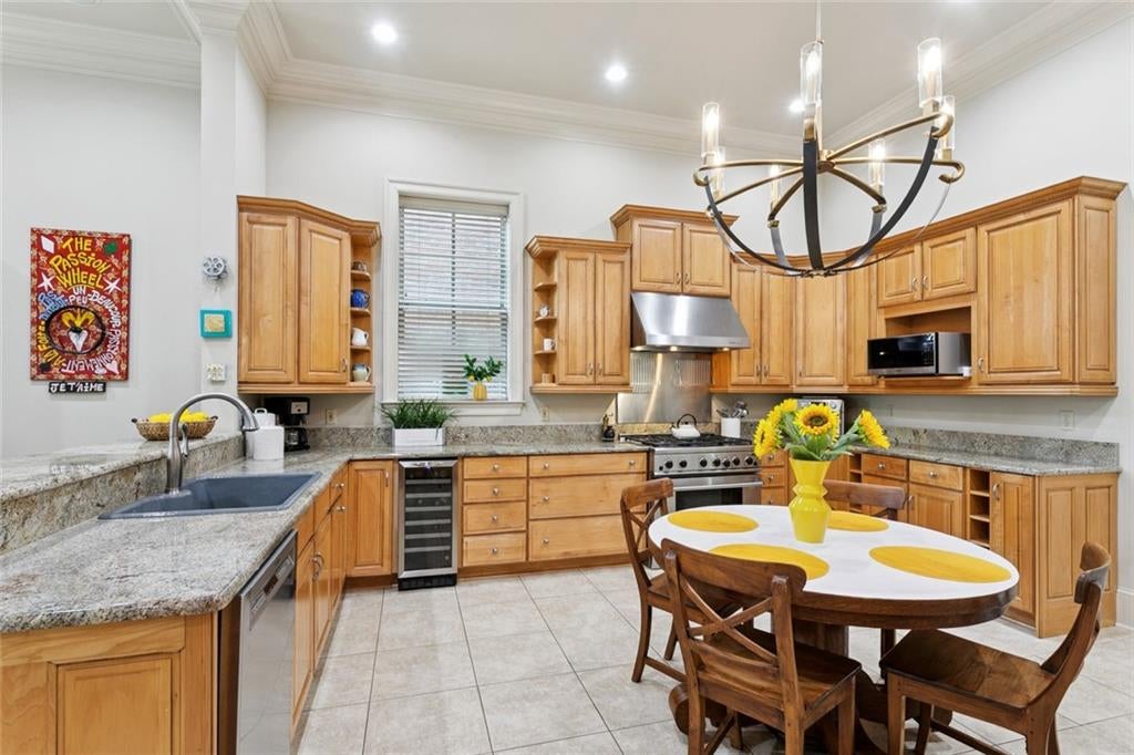 Metairie, Louisiana, 70005, United States, 4 Bedrooms Bedrooms, ,4 BathroomsBathrooms,Residential,Active,1907968