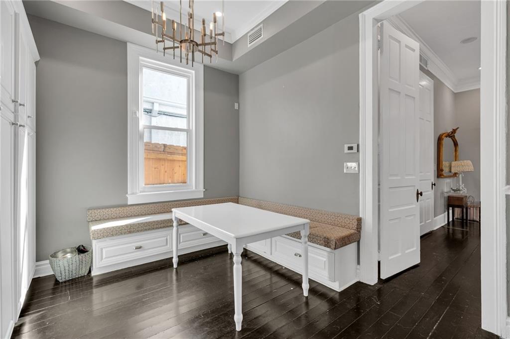 New Orleans, Louisiana, 70115, United States, 5 Bedrooms Bedrooms, ,4 BathroomsBathrooms,Residential,Active,1892595