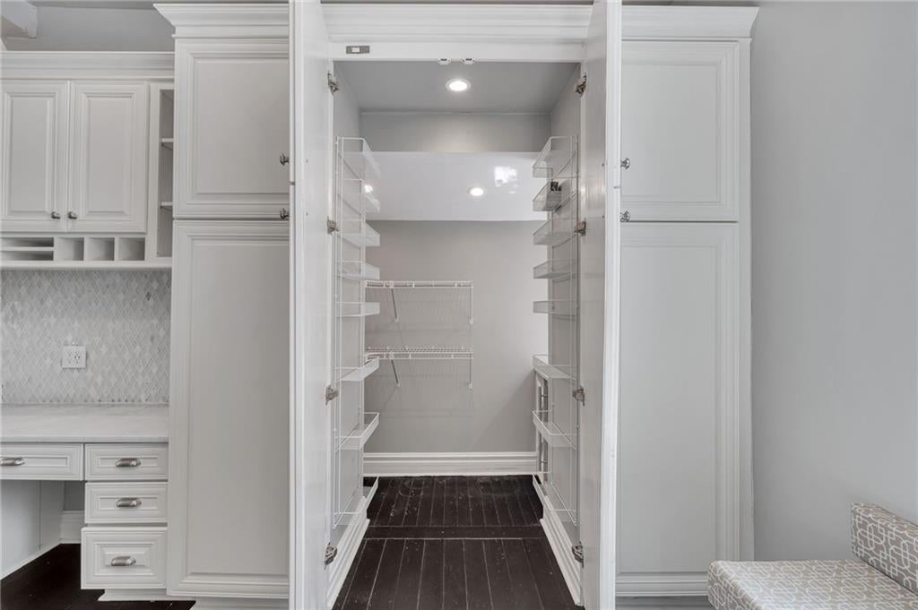 New Orleans, Louisiana, 70115, United States, 5 Bedrooms Bedrooms, ,4 BathroomsBathrooms,Residential,Active,1892595