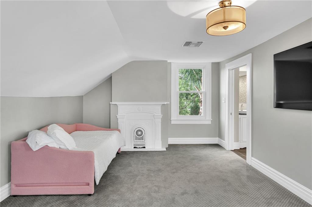 New Orleans, Louisiana, 70115, United States, 5 Bedrooms Bedrooms, ,4 BathroomsBathrooms,Residential,Active,1892595