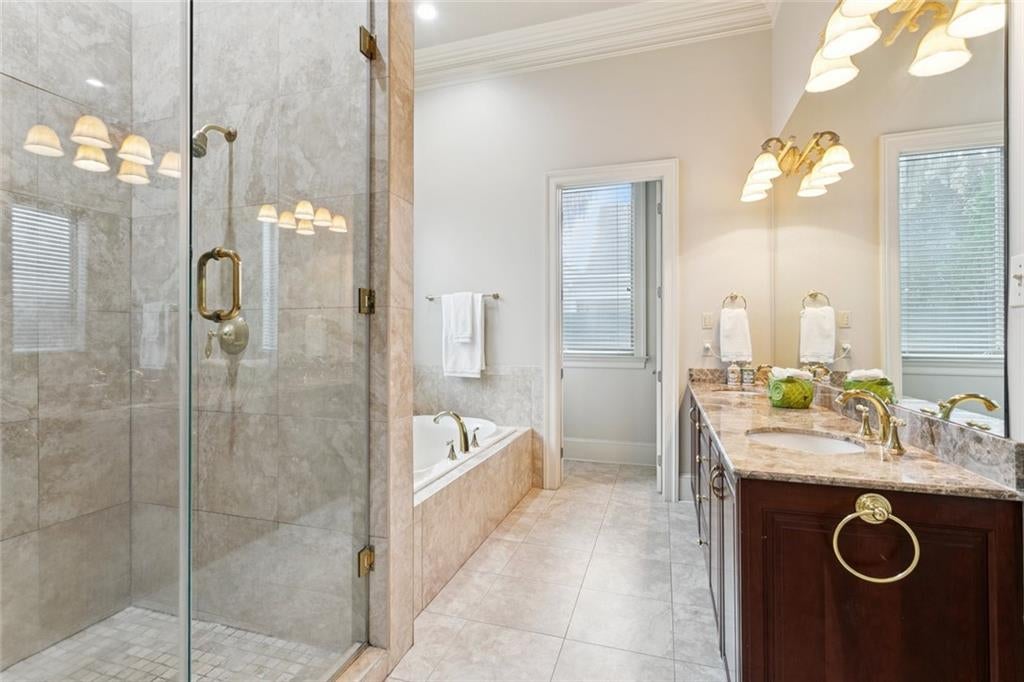 Metairie, Louisiana, 70005, United States, 4 Bedrooms Bedrooms, ,4 BathroomsBathrooms,Residential,Active,1907968
