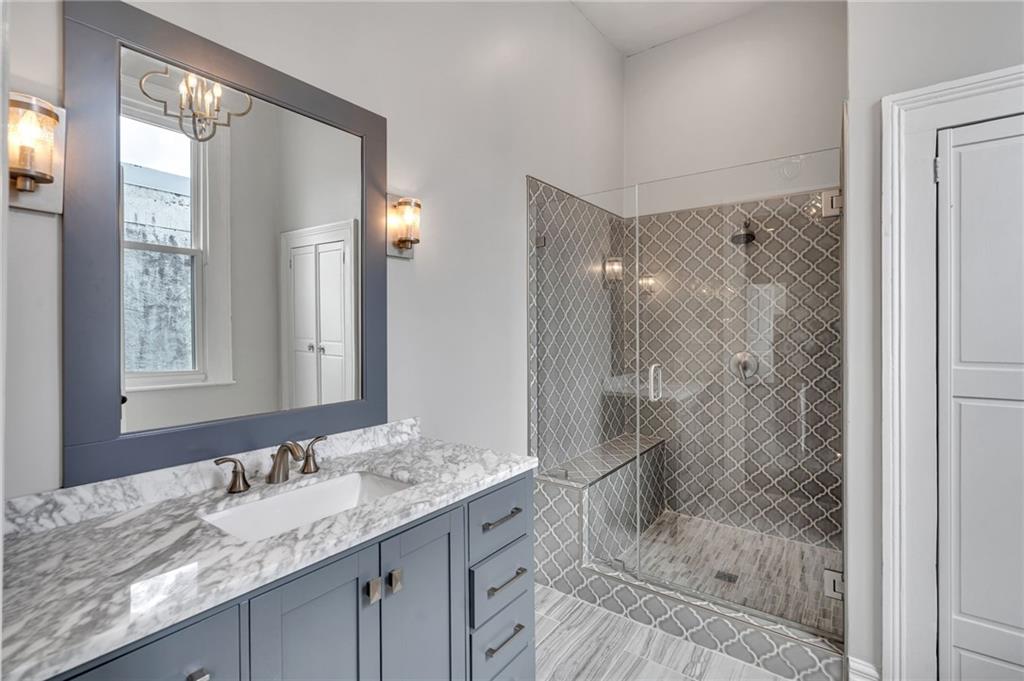 New Orleans, Louisiana, 70115, United States, 5 Bedrooms Bedrooms, ,4 BathroomsBathrooms,Residential,Active,1892595