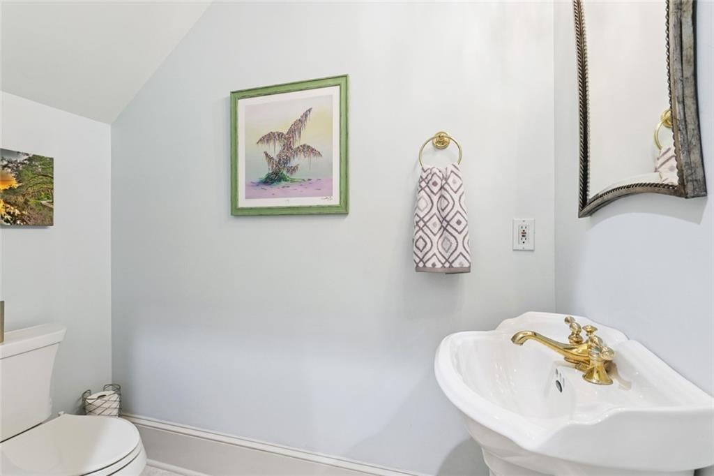 Metairie, Louisiana, 70005, United States, 4 Bedrooms Bedrooms, ,4 BathroomsBathrooms,Residential,Active,1907968