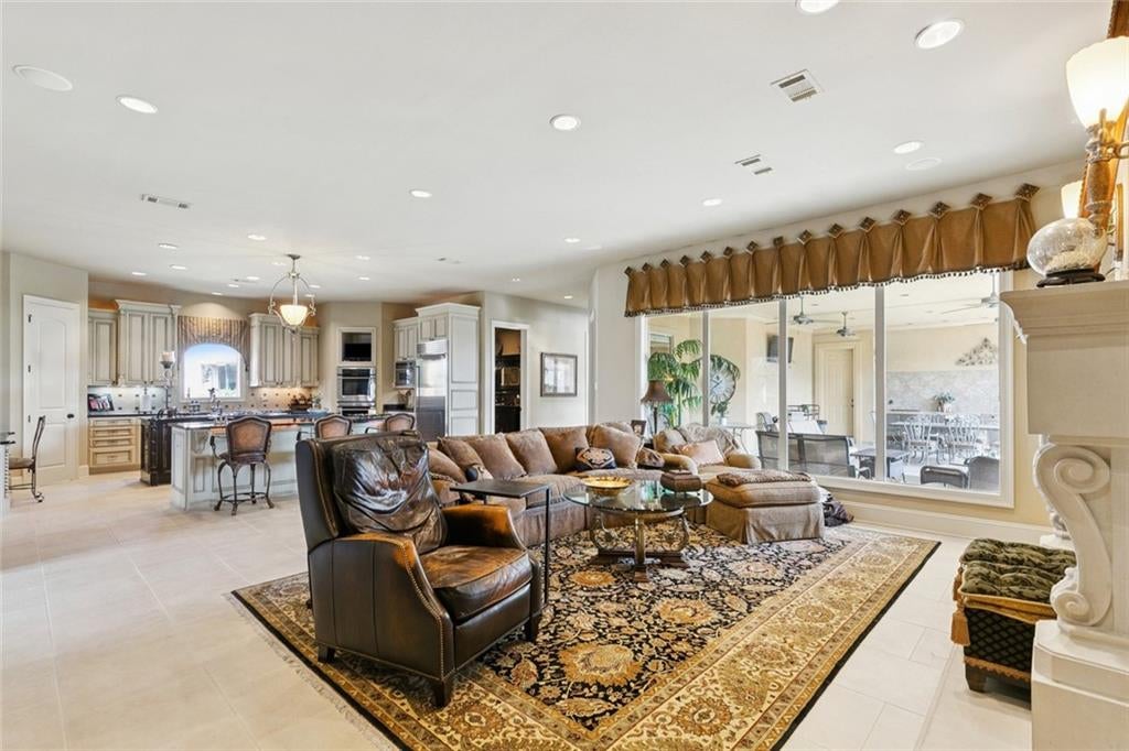 Kenner, Louisiana, 70065, United States, 3 Bedrooms Bedrooms, ,4 BathroomsBathrooms,Residential,Active,1961901