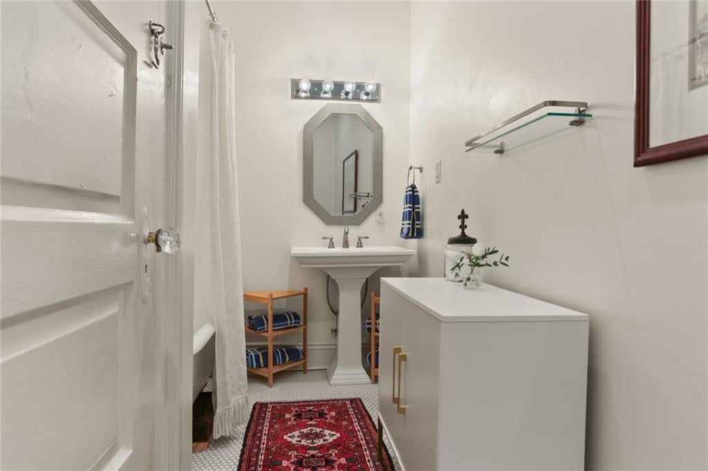 New Orleans, Louisiana, 70119, United States, 6 Bedrooms Bedrooms, ,6 BathroomsBathrooms,Residential,Active,1959548