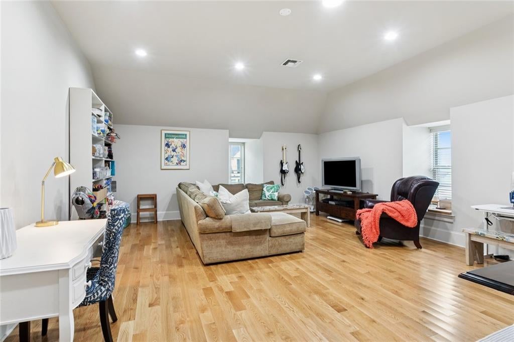 Metairie, Louisiana, 70005, United States, 4 Bedrooms Bedrooms, ,4 BathroomsBathrooms,Residential,Active,1907968