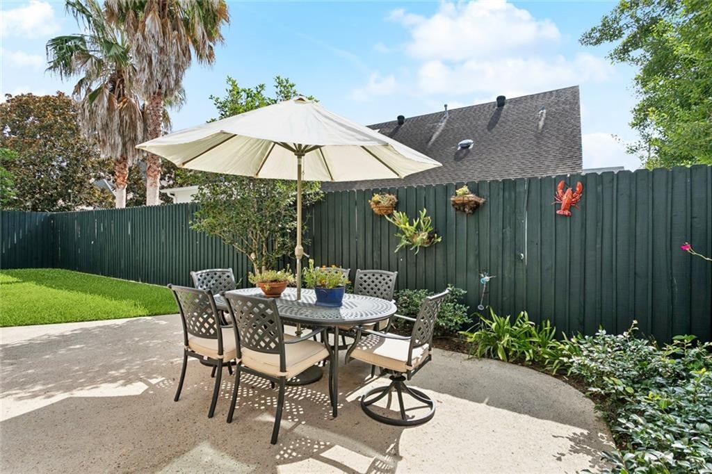 Metairie, Louisiana, 70005, United States, 4 Bedrooms Bedrooms, ,4 BathroomsBathrooms,Residential,Active,1907968
