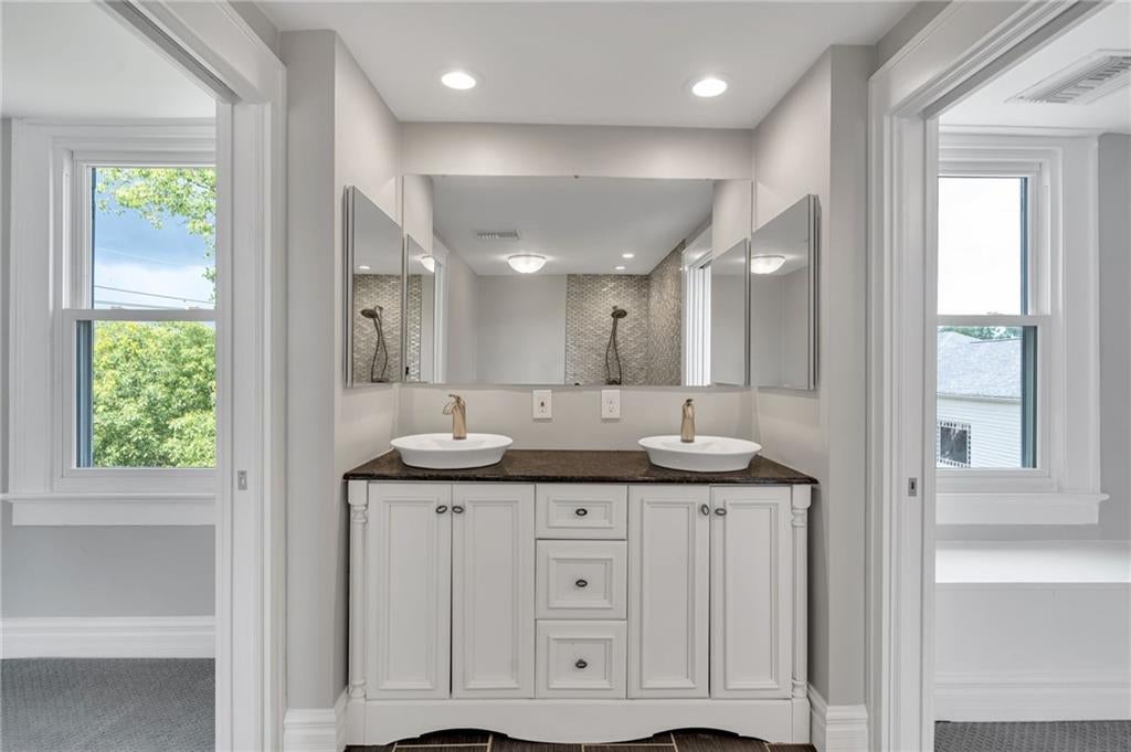 New Orleans, Louisiana, 70115, United States, 5 Bedrooms Bedrooms, ,4 BathroomsBathrooms,Residential,Active,1892595