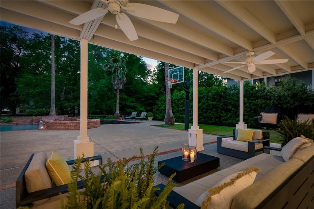 Mandeville, Louisiana, 70448, United States, 4 Bedrooms Bedrooms, ,5 BathroomsBathrooms,Residential,Active,1941106