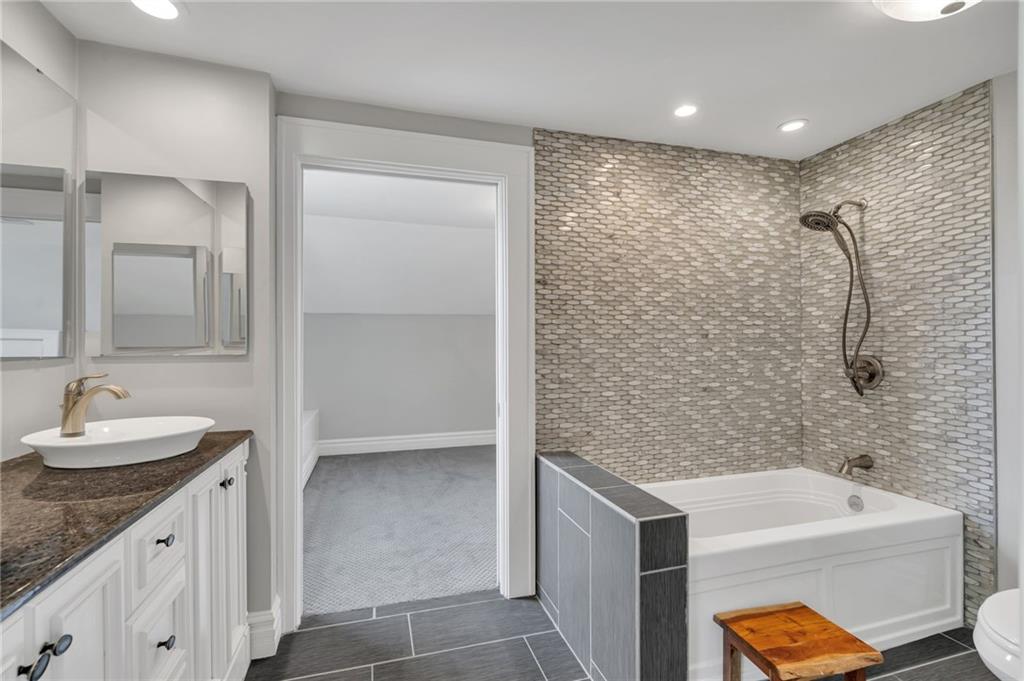 New Orleans, Louisiana, 70115, United States, 5 Bedrooms Bedrooms, ,4 BathroomsBathrooms,Residential,Active,1892595