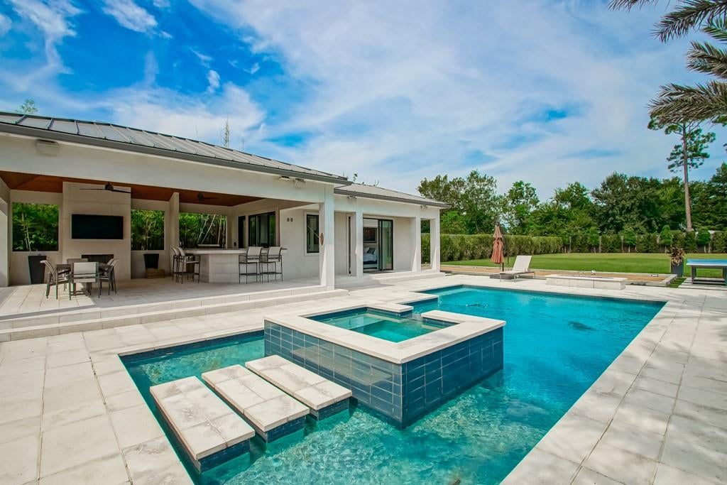 River Ridge, Louisiana, 70123, United States, 5 Bedrooms Bedrooms, ,4 BathroomsBathrooms,Residential,Active,1953285
