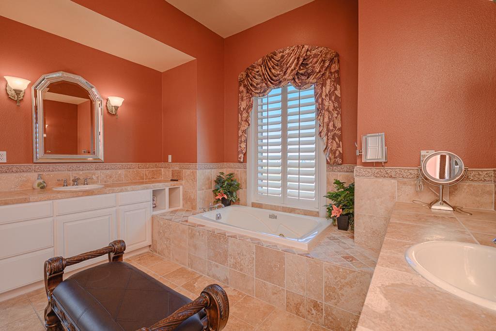 Rockport, Texas, 78382, United States, 5 Bedrooms Bedrooms, ,4 BathroomsBathrooms,Residential,Active,1723082