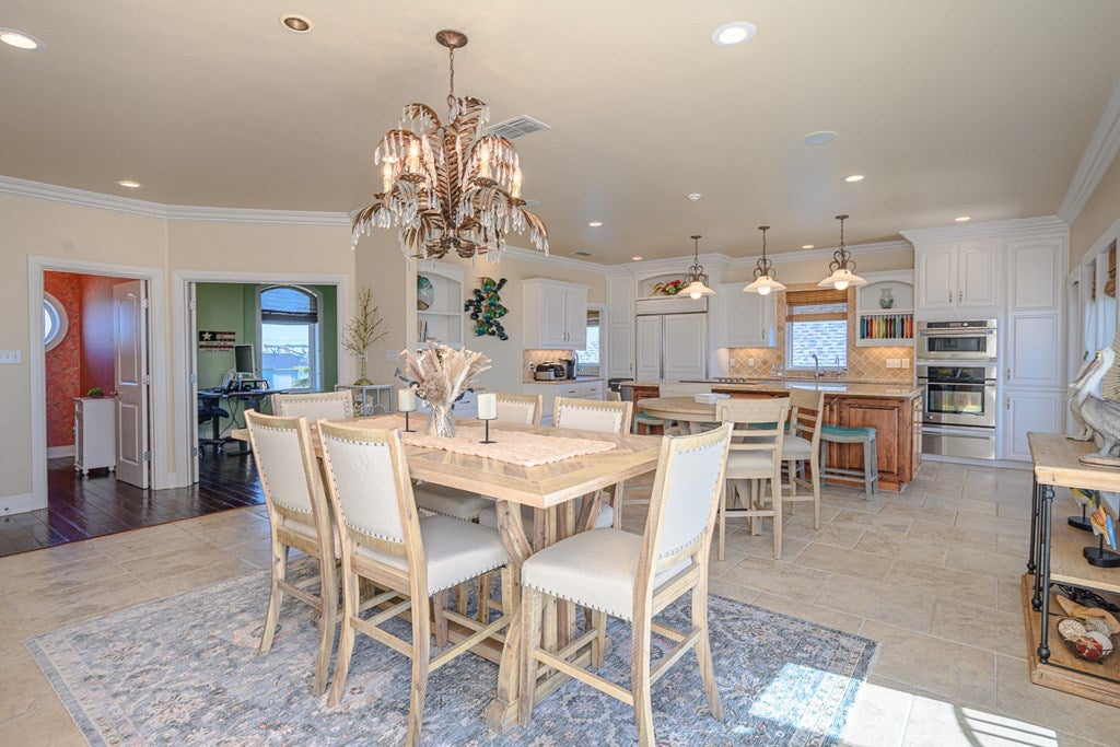 Rockport, Texas, 78382, United States, 5 Bedrooms Bedrooms, ,4 BathroomsBathrooms,Residential,Active,1723082