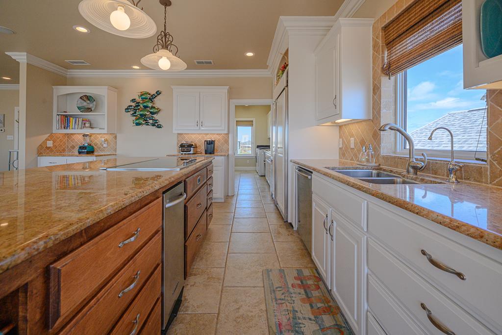 Rockport, Texas, 78382, United States, 5 Bedrooms Bedrooms, ,4 BathroomsBathrooms,Residential,Active,1723082