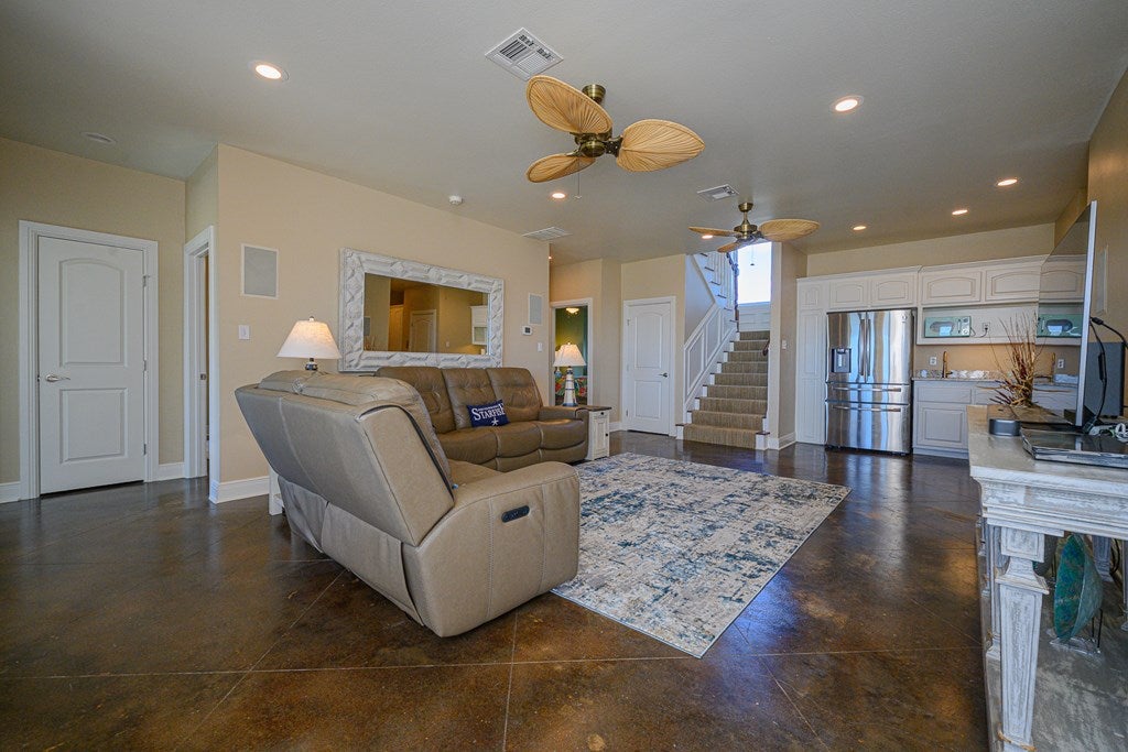 Rockport, Texas, 78382, United States, 5 Bedrooms Bedrooms, ,4 BathroomsBathrooms,Residential,Active,1723082
